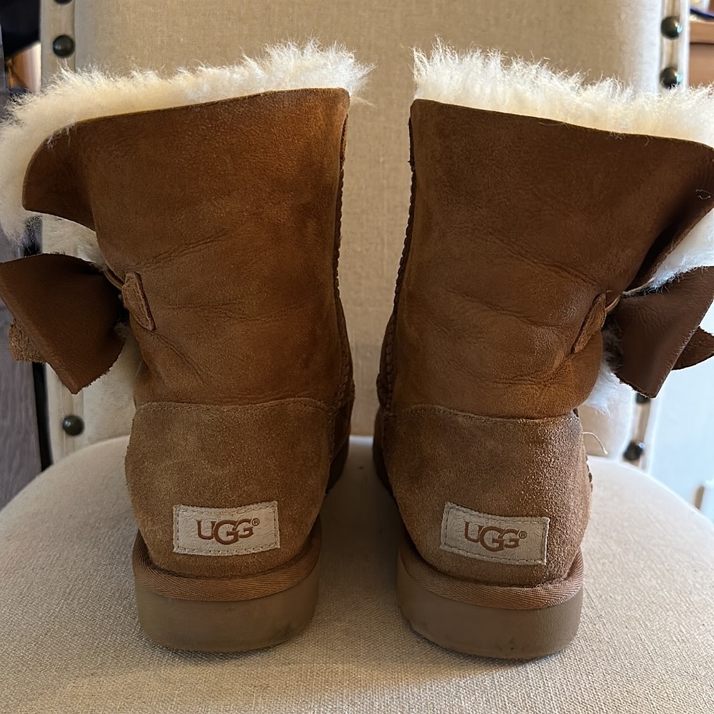 UGG Women’s Daelynn Bow Suede Winter Snow Boots Tan Chestnut Size 7 - Picture 12 of 16